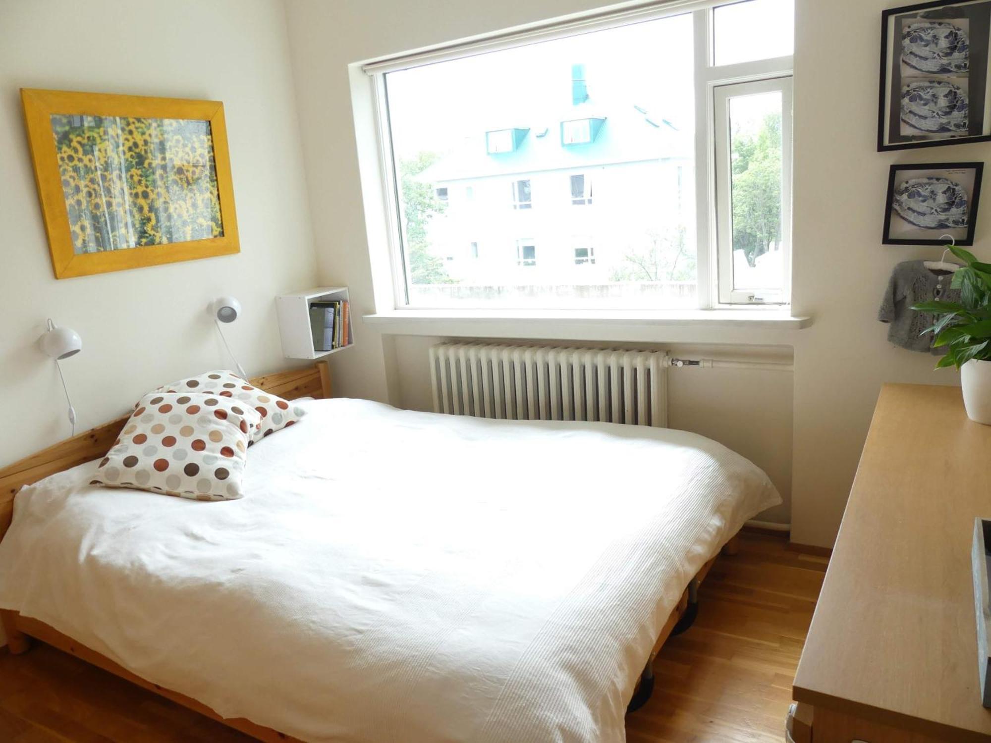 Bright 2 Bedroom In