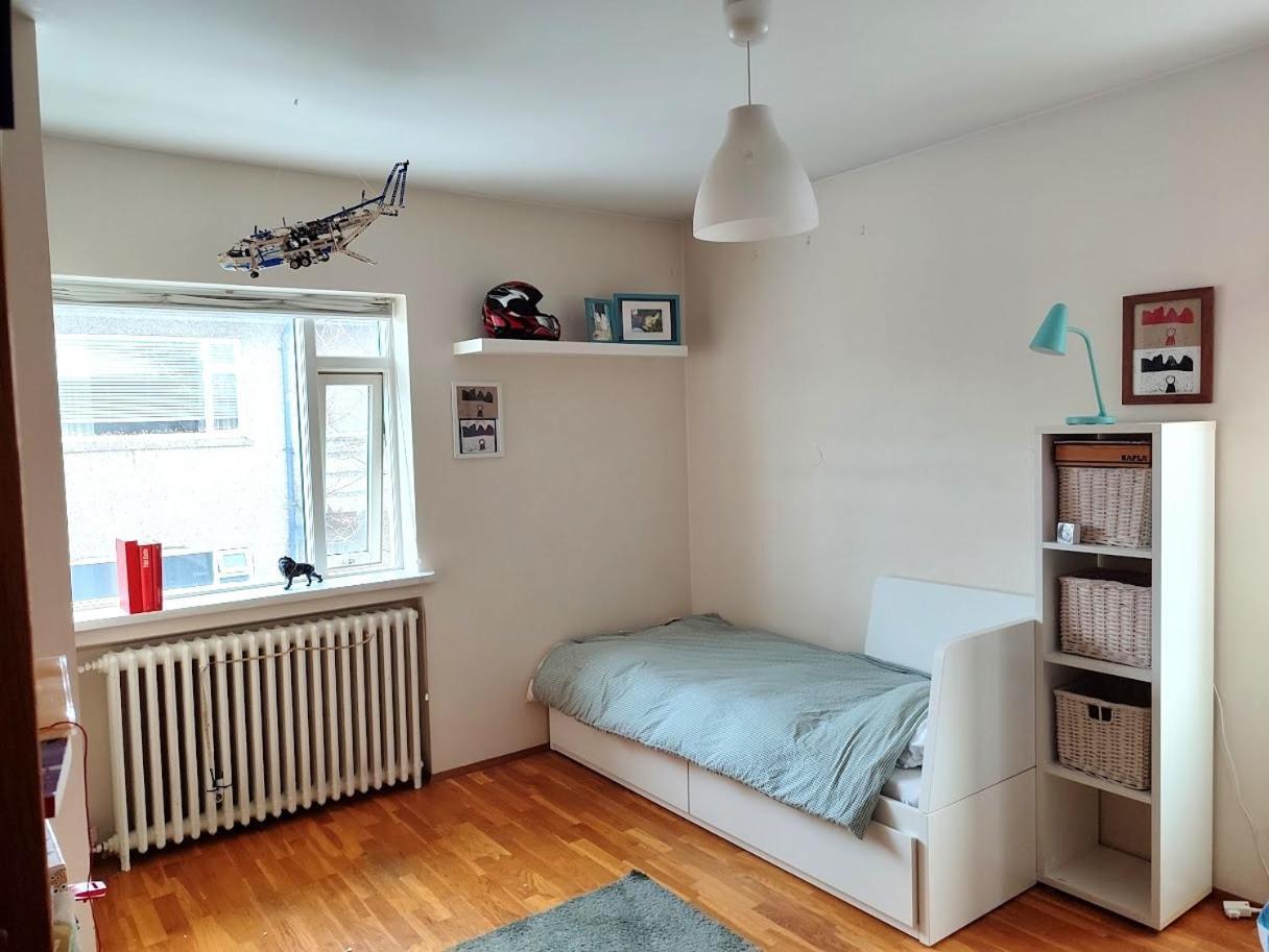 Bright 2 Bedroom In